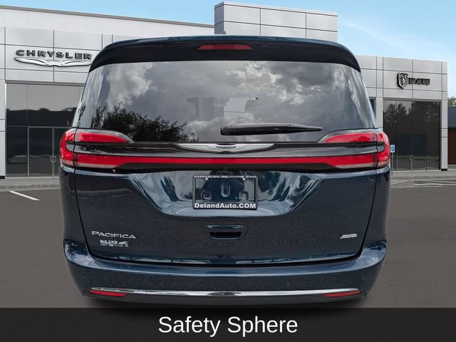 Used 2024 Chrysler Pacifica Touring-L AWD/4WD image 4