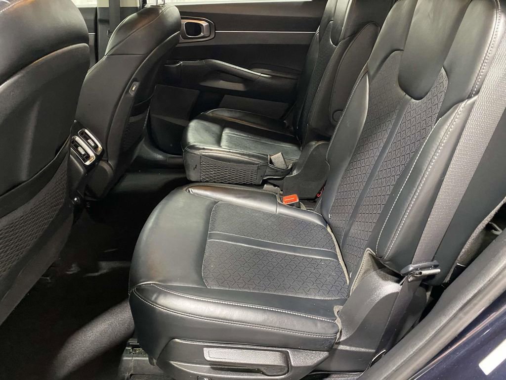 Used 2023 Kia Sorento EX FWD image 12