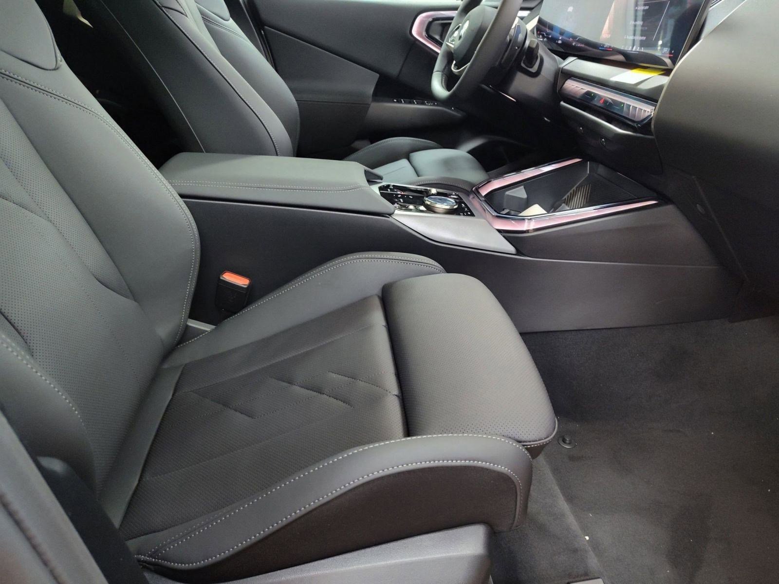 Used 2025 BMW X3 xDrive30i w/ Convenience Package image 29