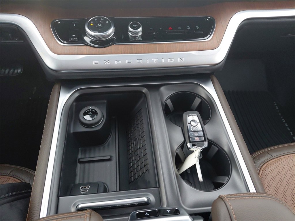 New 2025 Ford Expedition King Ranch image 33