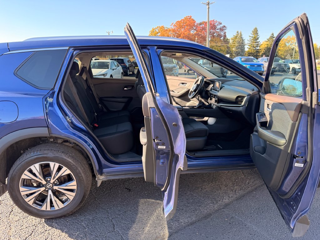 Used 2021 Nissan Rogue SV FWD image 27