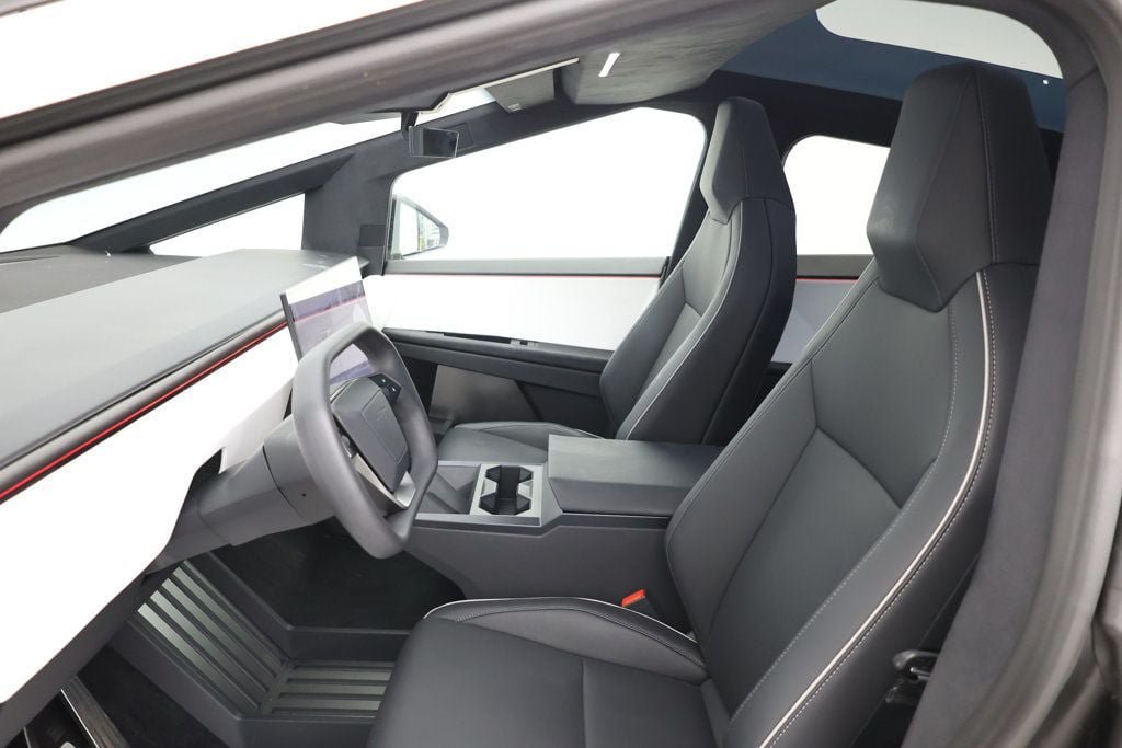 Used 2024 Tesla Cybertruck AWD Crew Cab image 24