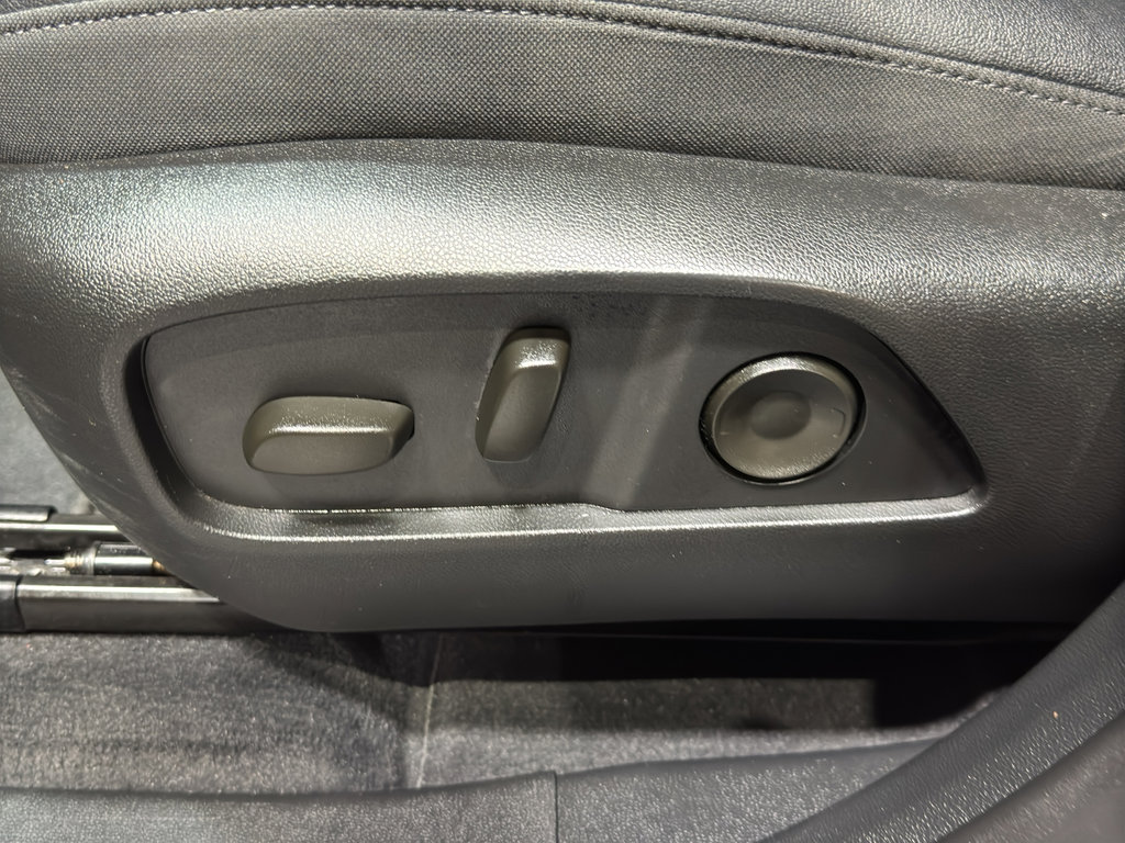 Used 2025 Chevrolet Equinox LT w/ Convenience Package II image 15