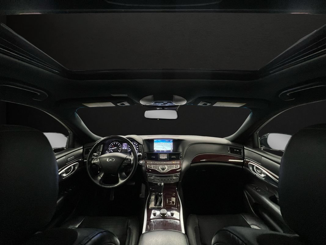 Used 2018 INFINITI Q70 Luxe w/ Sport Package AWD/4WD image 19