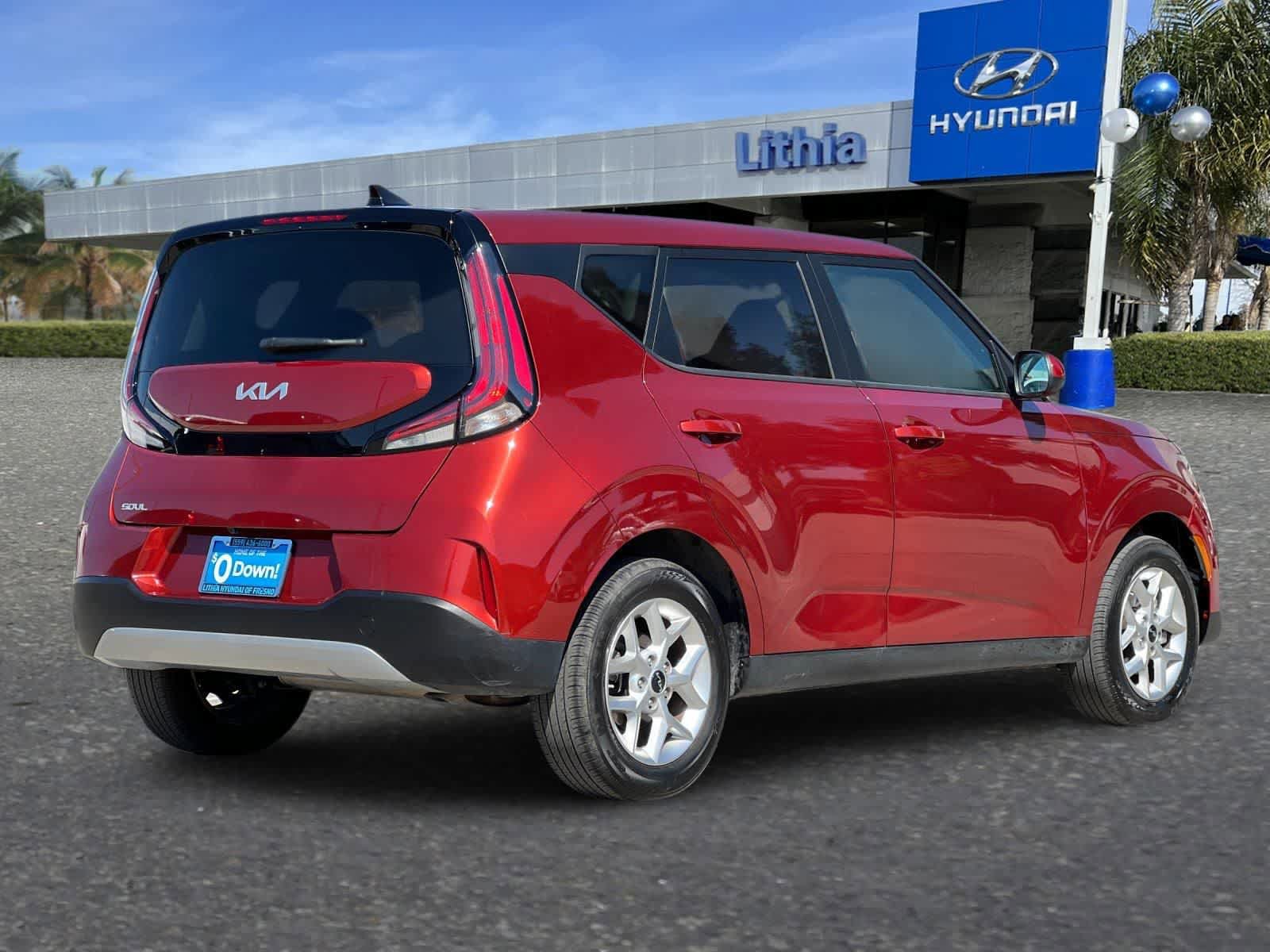 Used 2025 Kia Soul LX w/ LX Technology Package FWD image 3