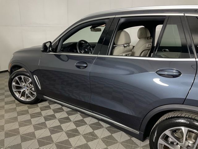 Certified 2022 BMW X5 xDrive40i w/ Parking Assistance Package image 36
