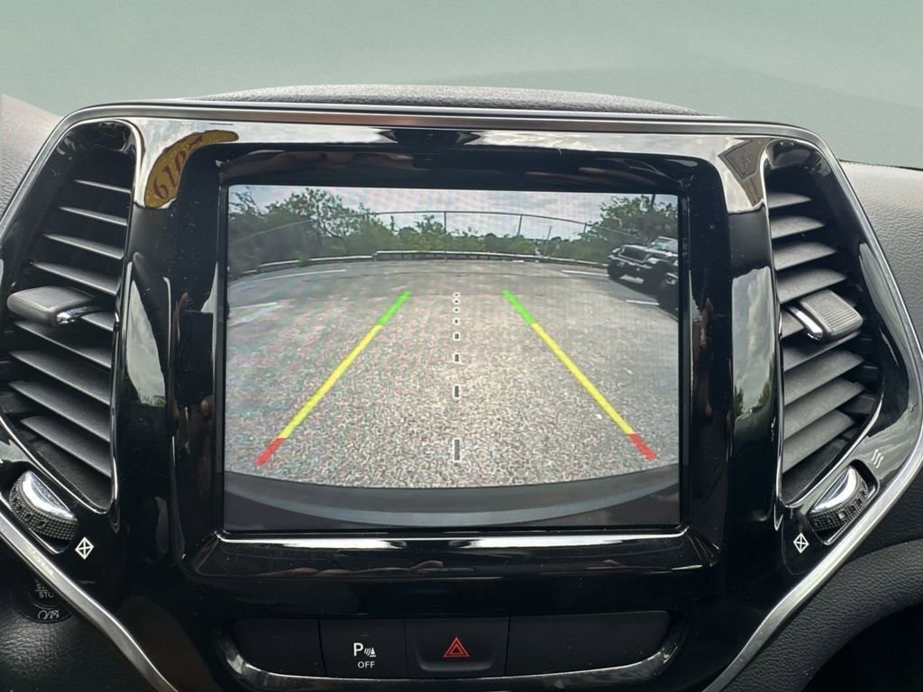 Used 2019 Jeep Cherokee Limited image 13