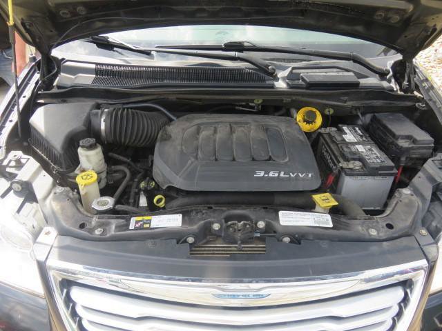 Used 2015 Chrysler Town & Country Touring w/ Driver Convenience Group FWD image 30