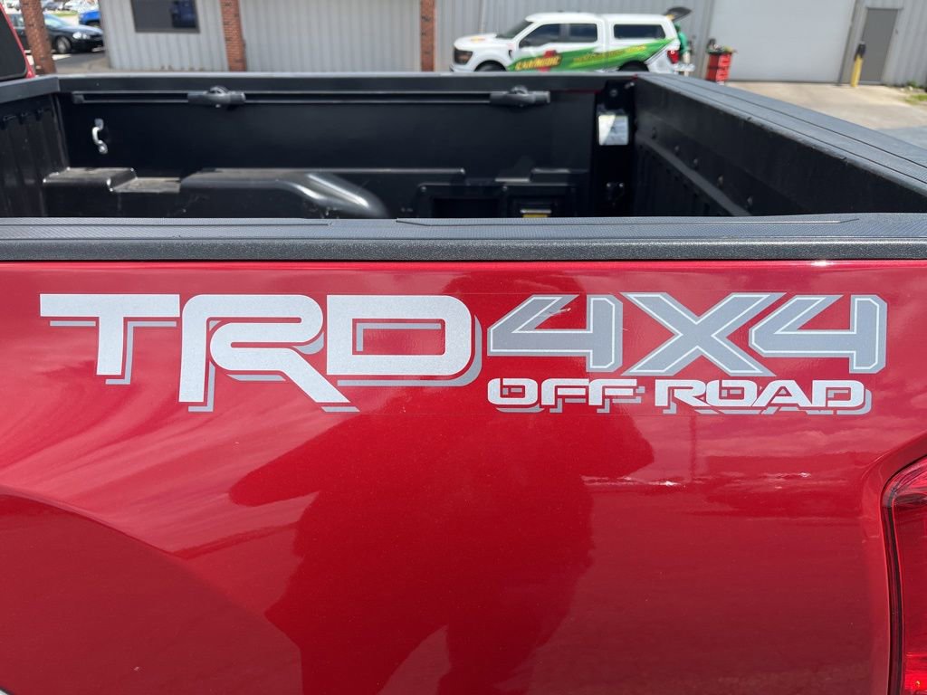 Used 2017 Toyota Tacoma TRD Off-Road w/ Premium & Technology Package AWD/4WD image 21