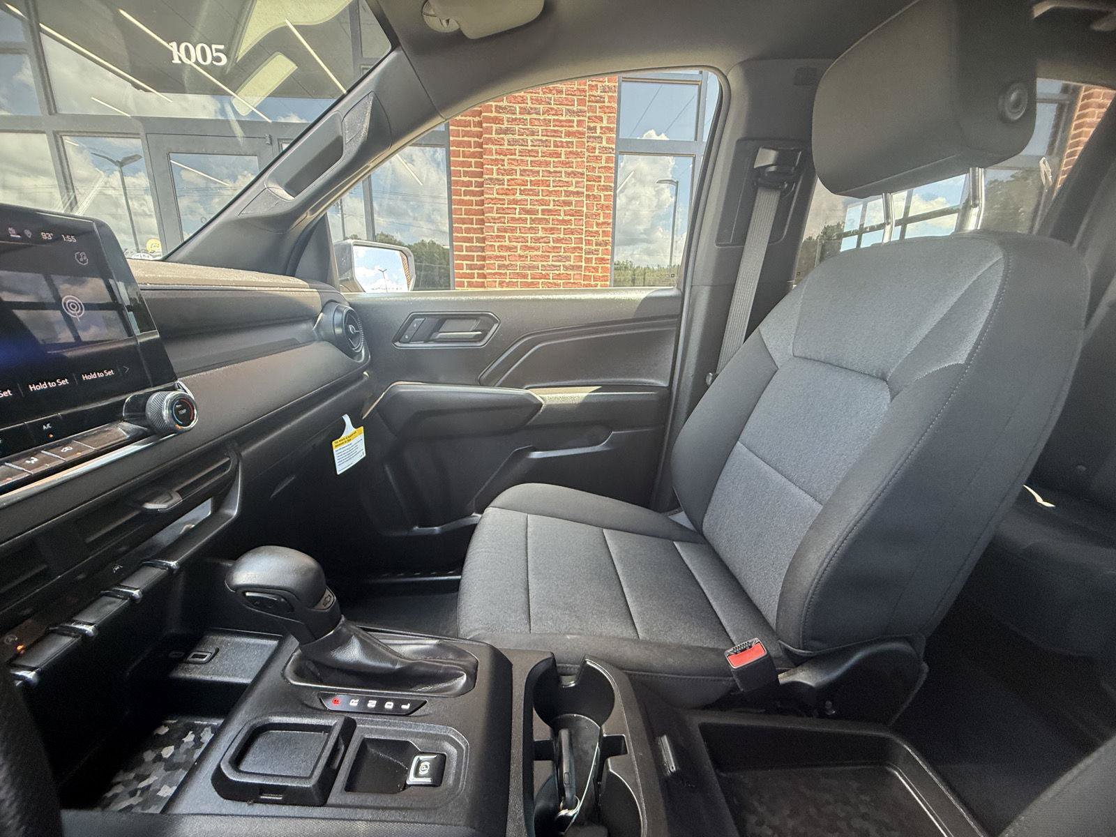Used 2024 Chevrolet Colorado W/T RWD image 7