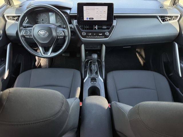 Used 2025 Toyota Corolla Cross LE FWD image 11