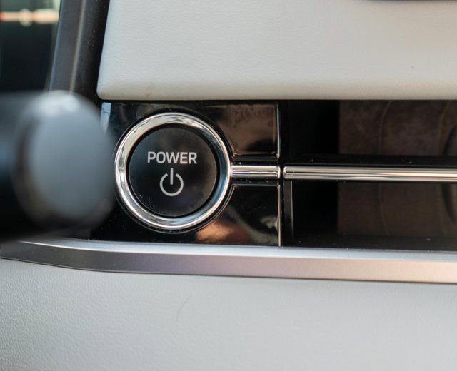 Used 2023 Mitsubishi Outlander 4WD Plug-In Hybrid image 32