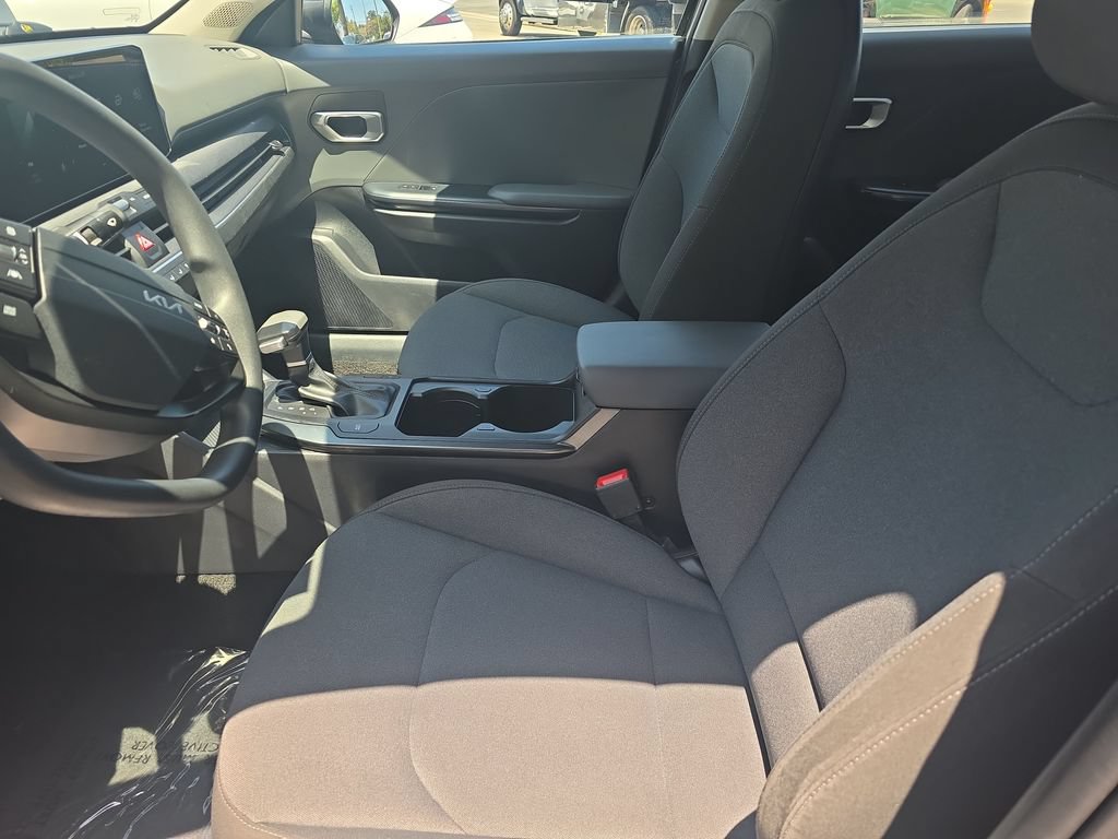 Used 2025 Kia K4 FWD image 9