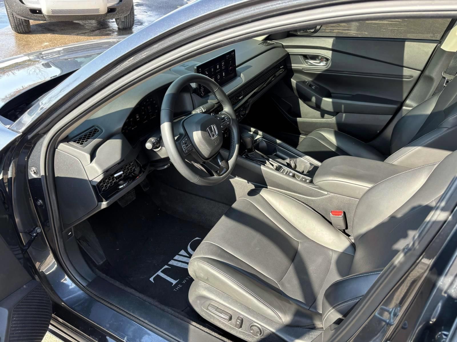 Used 2023 Honda Accord EX-L image 24