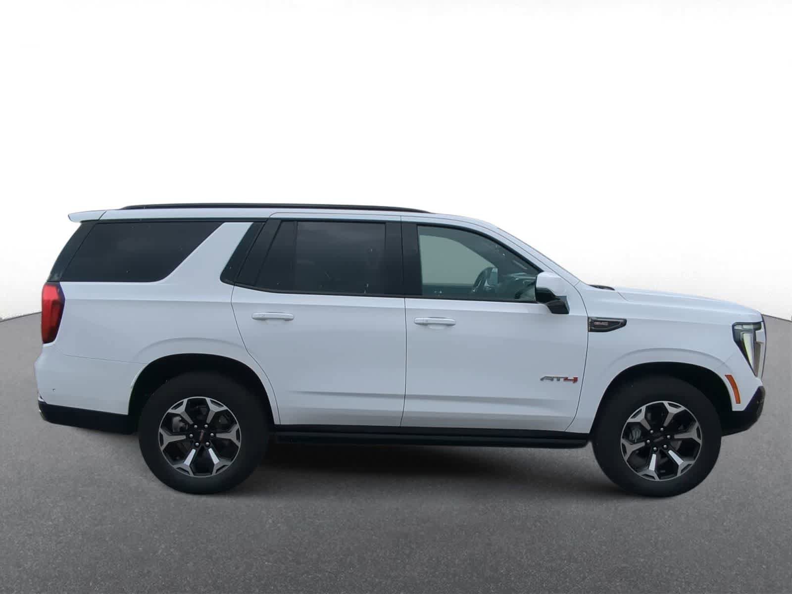 Used 2025 GMC Yukon AT4 w/ AT4 Premium Package AWD/4WD image 9