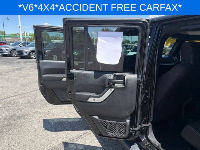Used 2017 Jeep Wrangler Unlimited Sahara w/ Connectivity Group AWD/4WD image 19