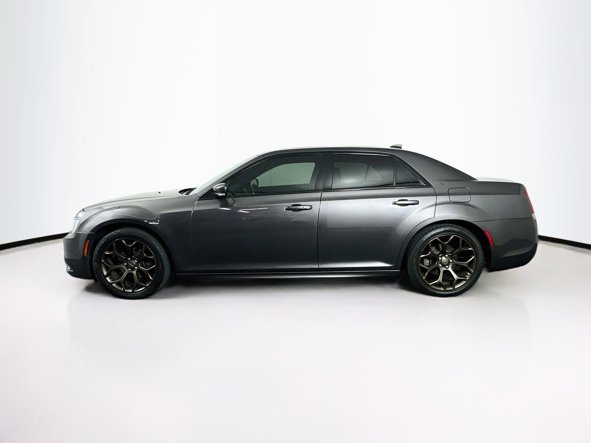 Used 2018 Chrysler 300 S w/ 300S Premium Group RWD image 4