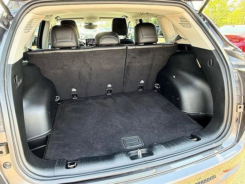 Used 2022 Jeep Compass Limited image 15