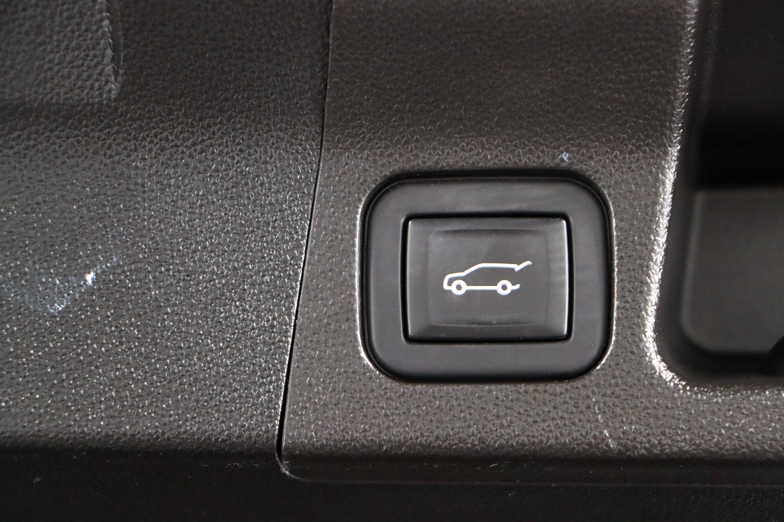 Used 2023 GMC Acadia SLT FWD image 32