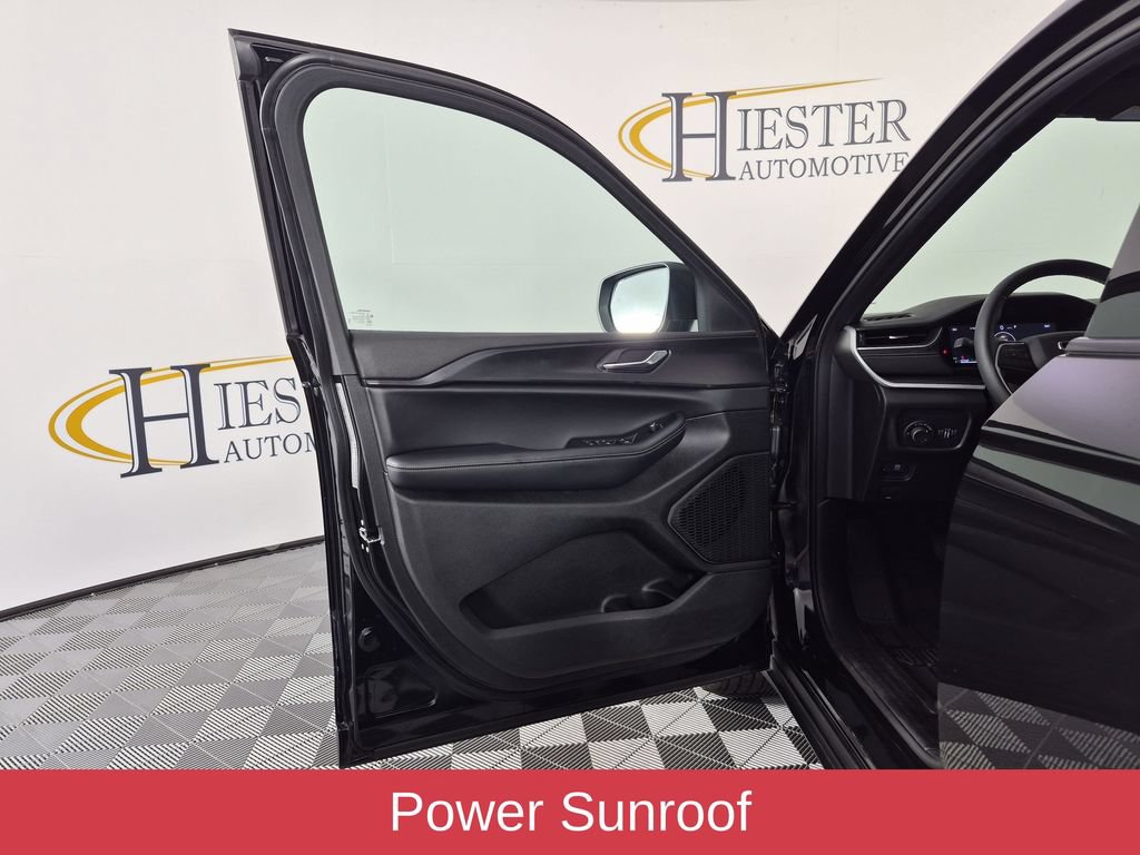 Used 2025 Jeep Grand Cherokee L Laredo w/ Luxury Tech Group I RWD image 14