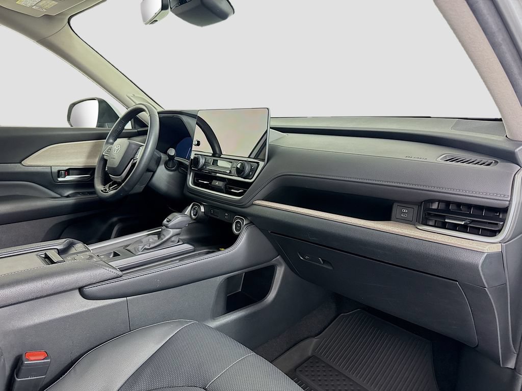 Used 2024 Toyota Grand Highlander AWD image 30