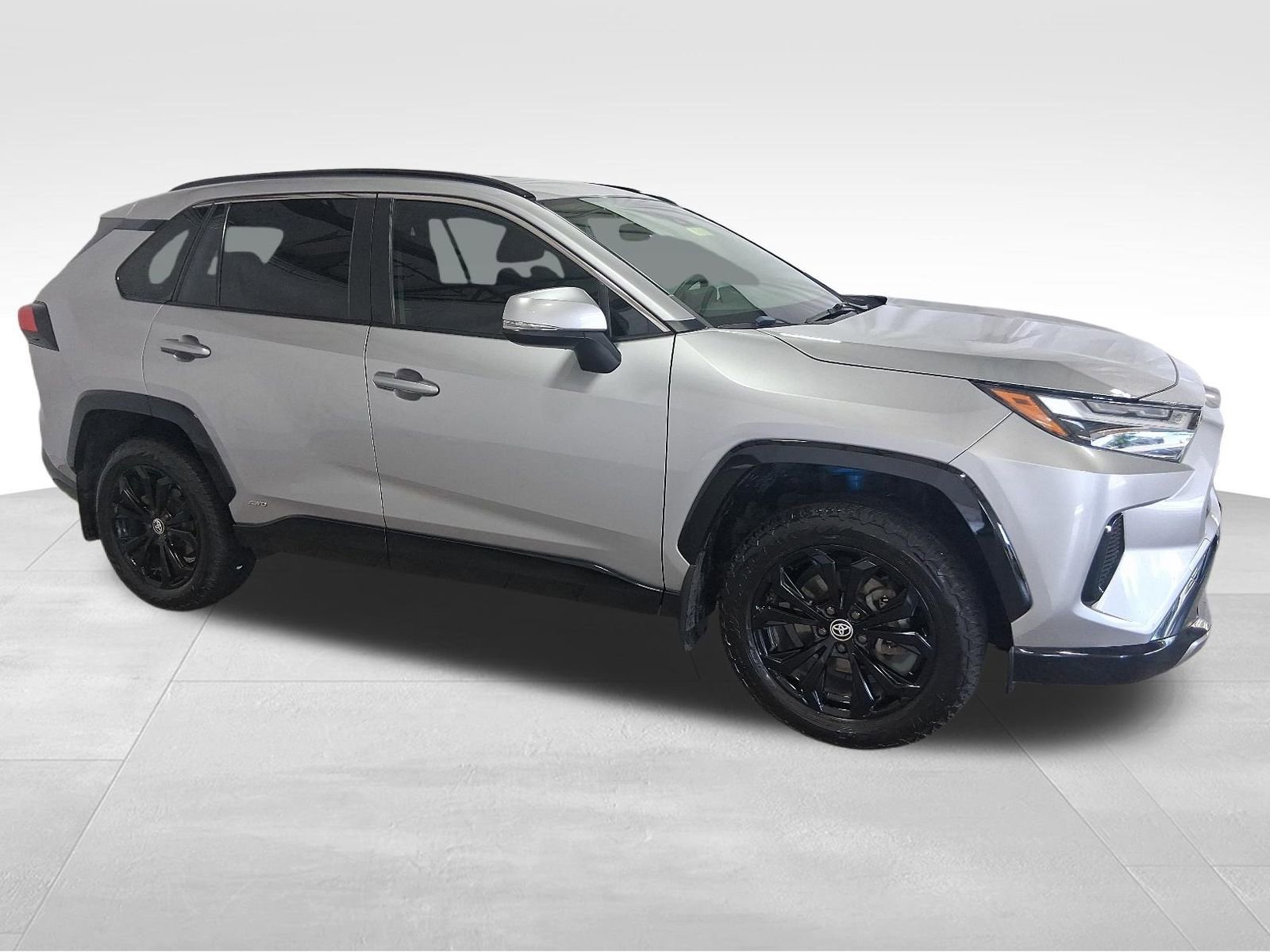 Used 2022 Toyota RAV4 SE AWD/4WD image 3