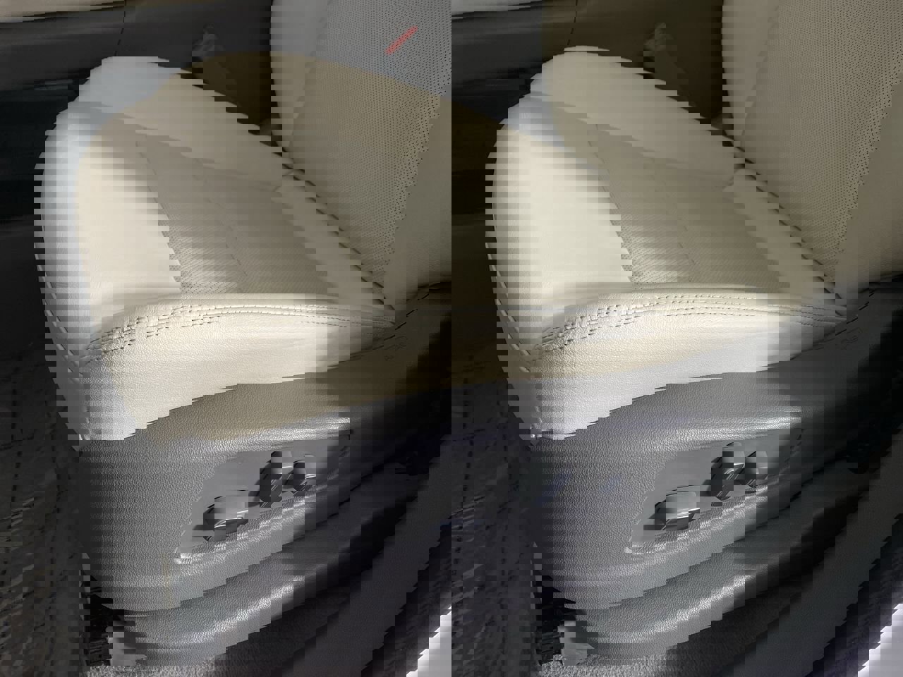 Certified 2023 Cadillac XT5 Premium Luxury w/ Technology Package image 9