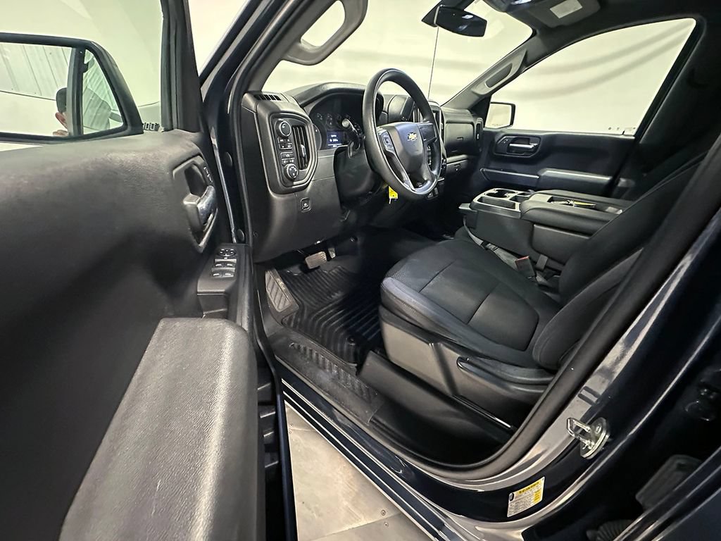 Used 2020 Chevrolet Silverado 1500 Custom w/ Custom Value Package AWD/4WD image 18