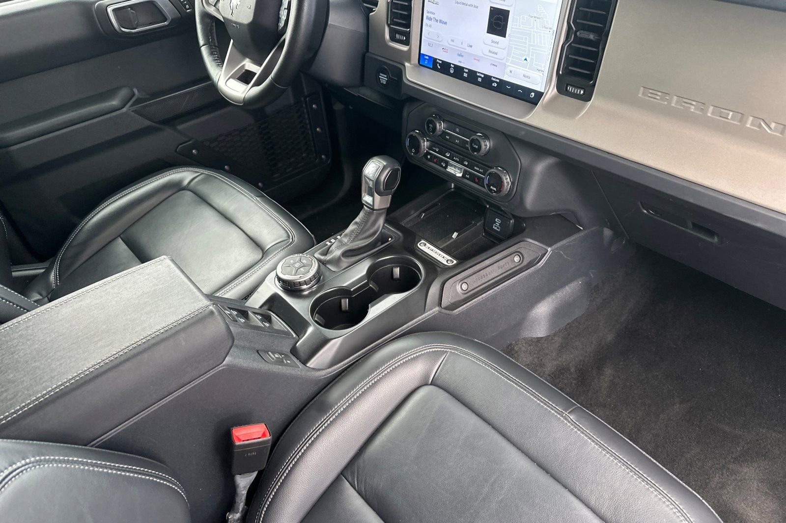 Used 2025 Ford Bronco Outer Banks image 16