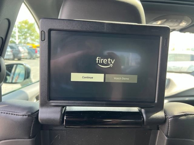 Used 2025 Chrysler Pacifica Select w/ Uconnect Theater Family Group AWD/4WD image 33