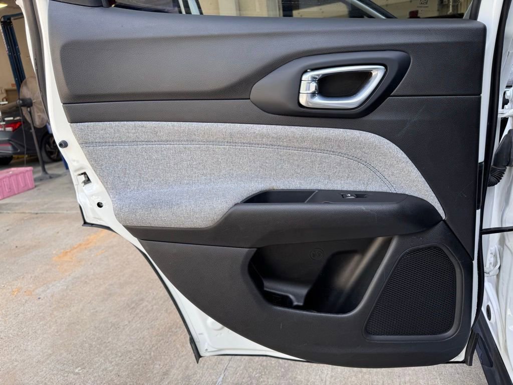 Used 2024 Jeep Compass Latitude image 21