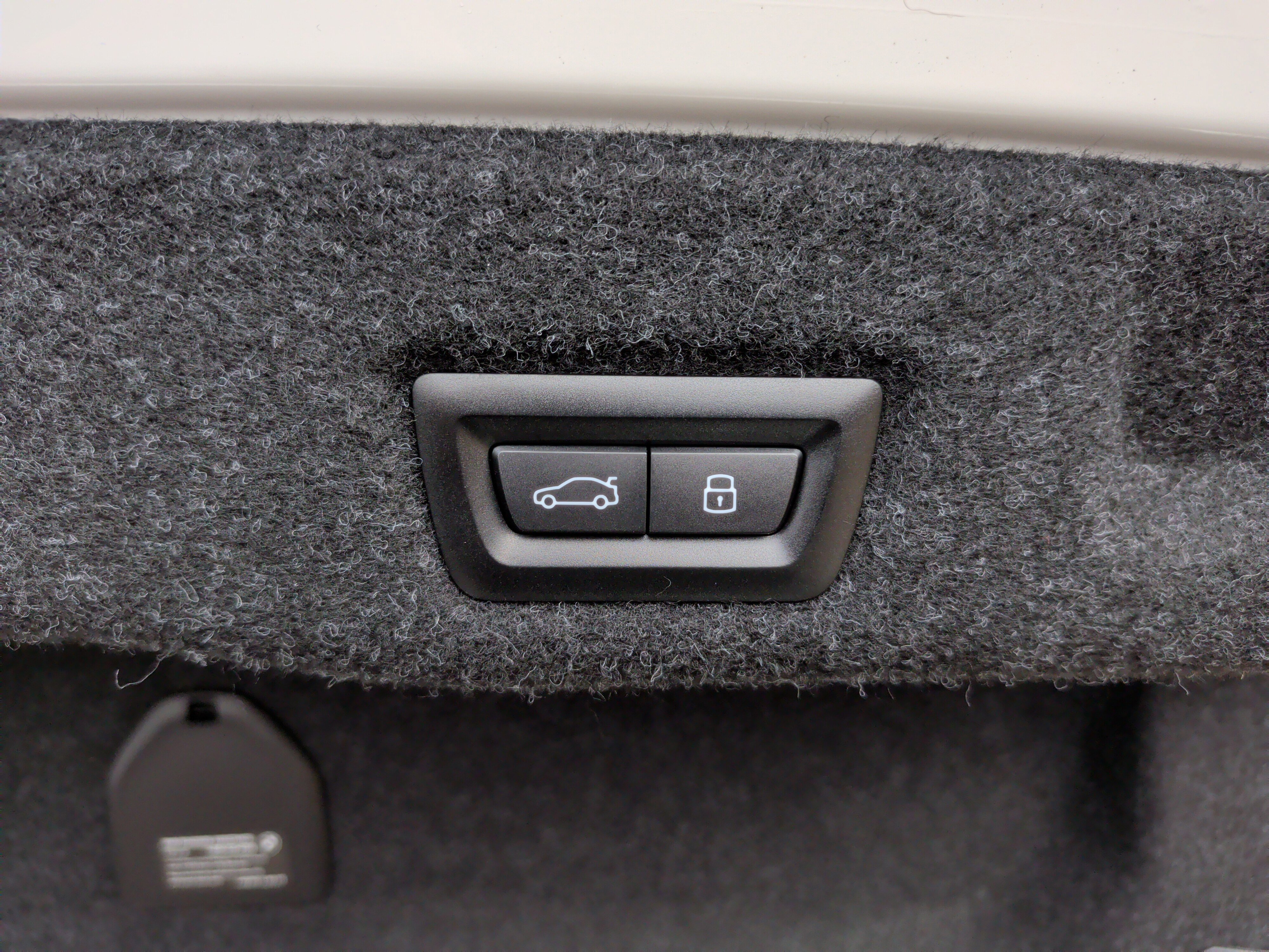 Certified 2025 BMW 550e xDrive w/ Executive Package image 41