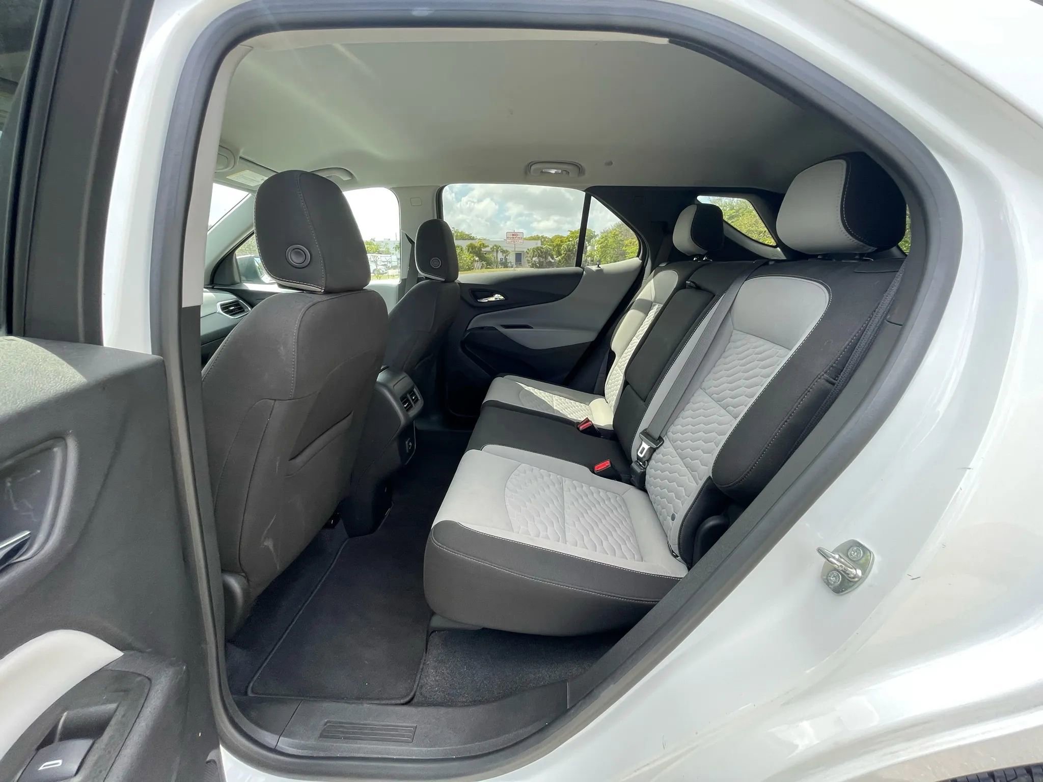 Used 2021 Chevrolet Equinox LS w/ LS Convenience Package FWD image 32
