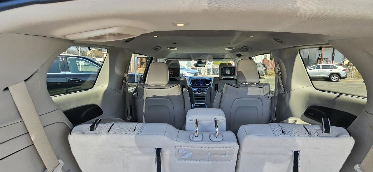 Used 2018 Chrysler Pacifica Limited w/ Advanced Safetytec Group image 21