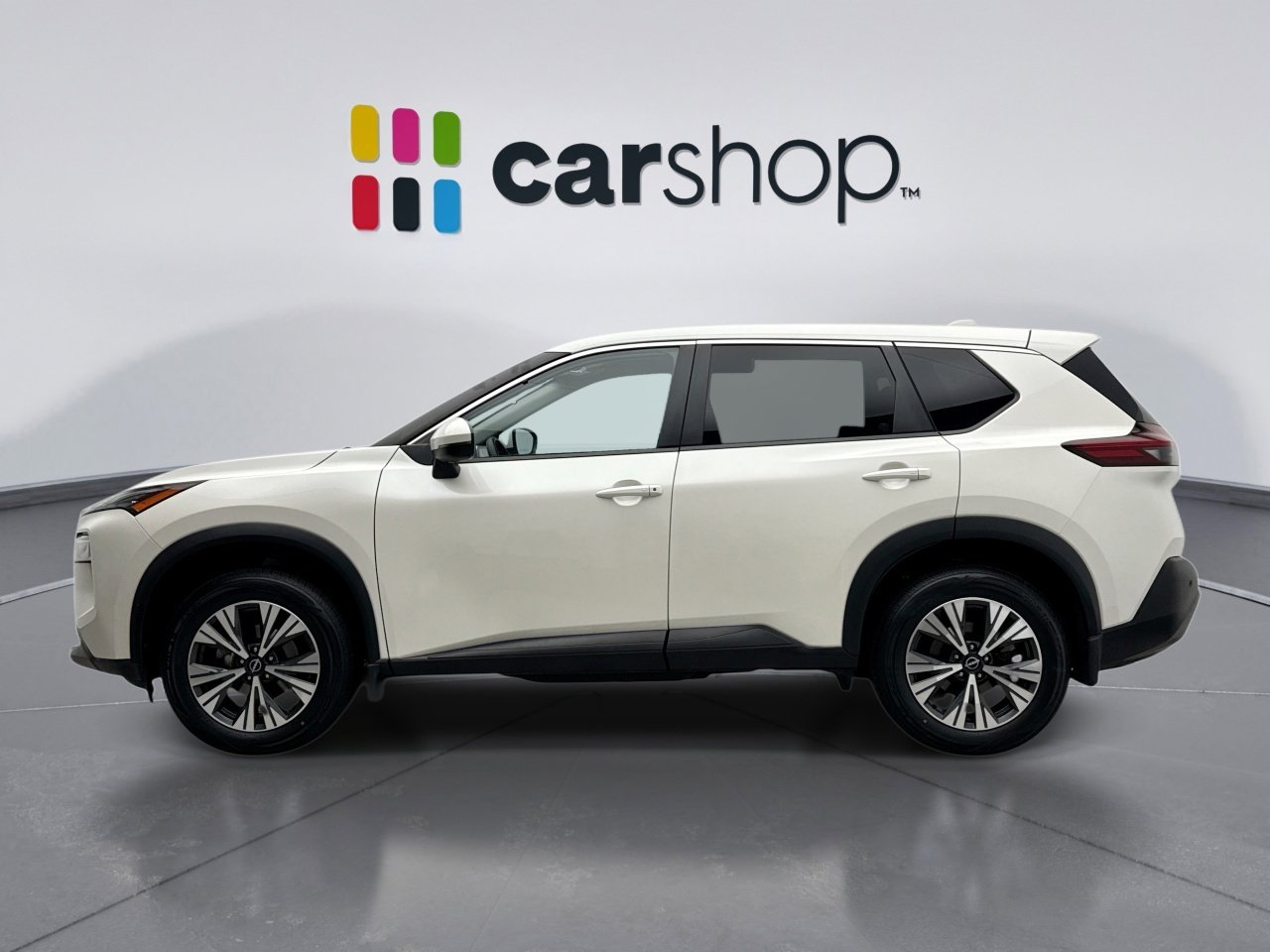 Used 2023 Nissan Rogue SV image 2