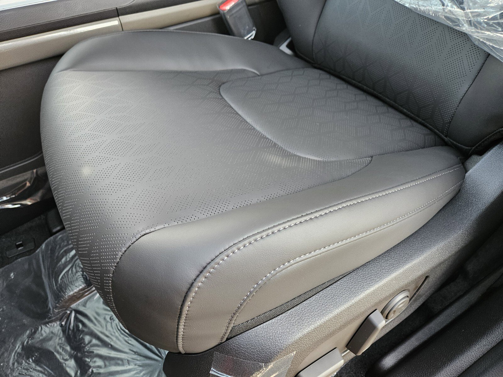 New 2026 Kia Carnival EX image 8