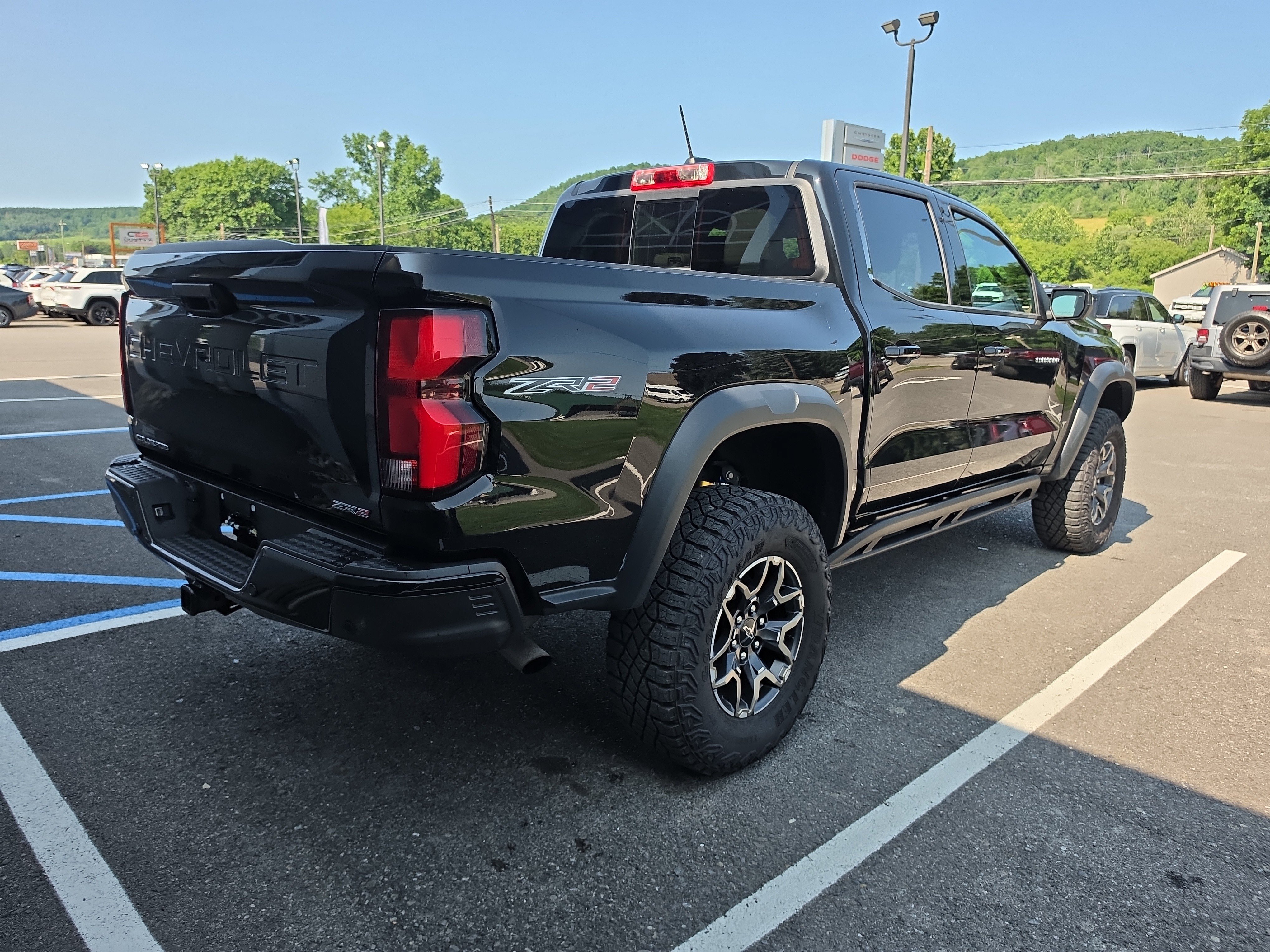 Used 2024 Chevrolet Colorado ZR2 w/ Technology Package AWD/4WD image 3