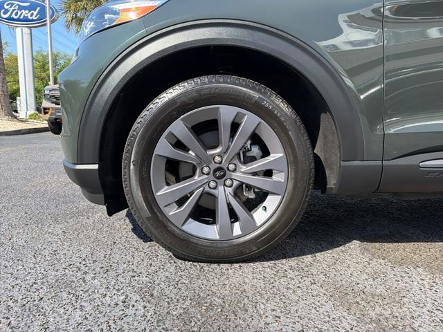 Used 2023 Ford Explorer XLT w/ Equipment Group 202A AWD/4WD image 30