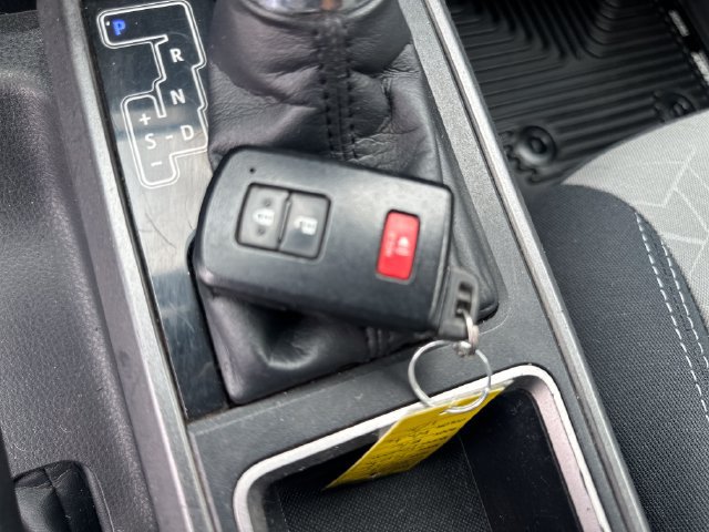 Used 2022 Toyota Tacoma TRD Off-Road AWD/4WD image 27