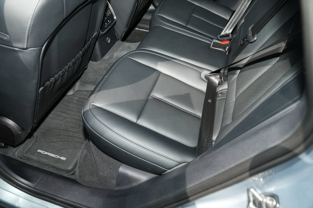Certified 2026 Porsche Macan AWD/4WD image 32