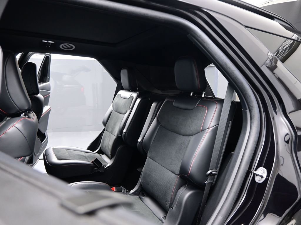 Used 2025 Ford Explorer ST image 23