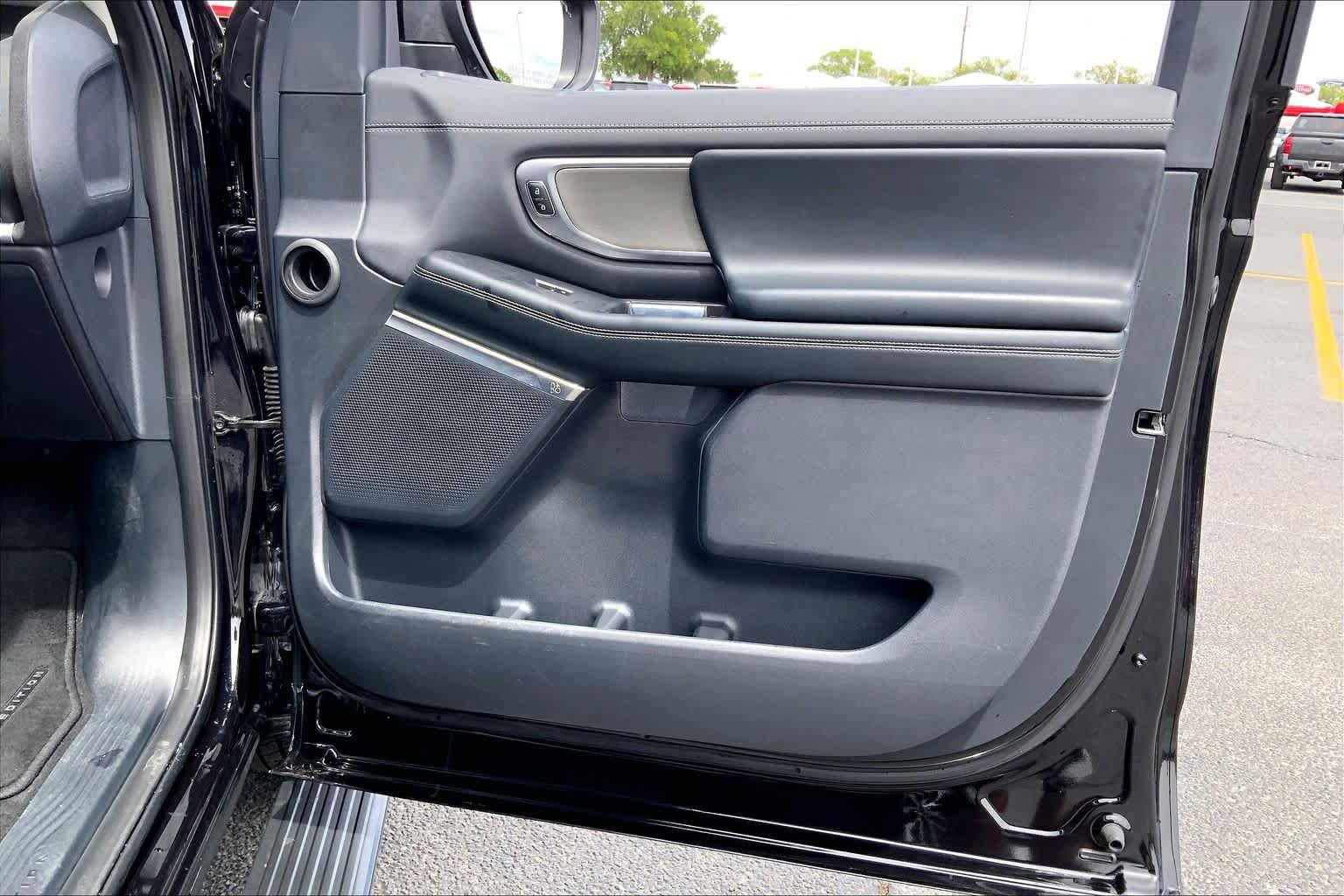 Used 2025 Ford Expedition Platinum AWD/4WD image 23