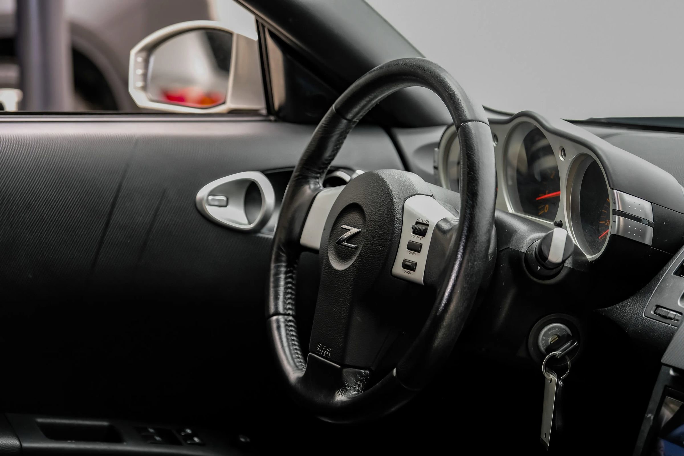 Used 2005 Nissan 350Z Touring RWD image 15