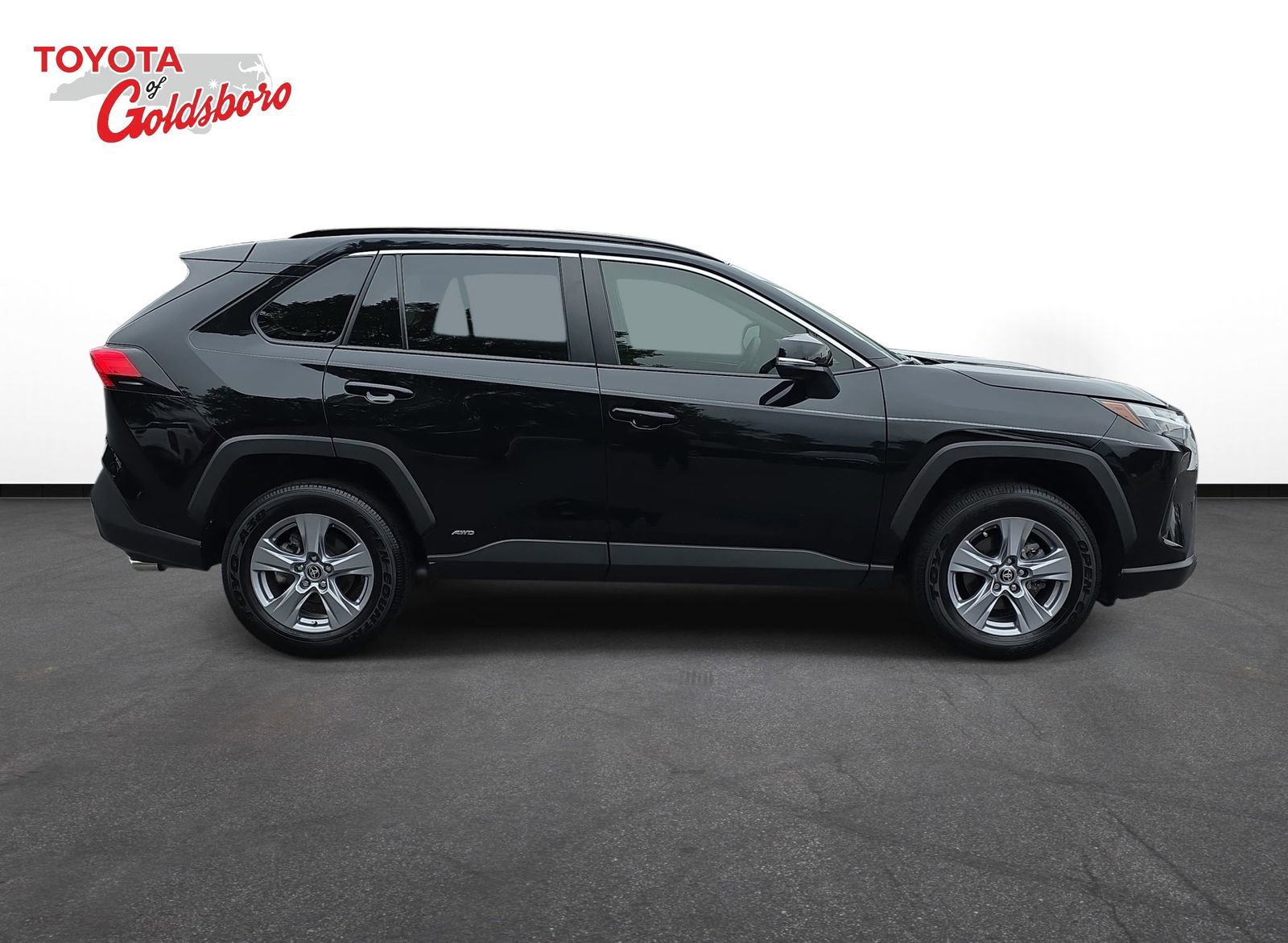 Used 2024 Toyota RAV4 XLE AWD/4WD image 4