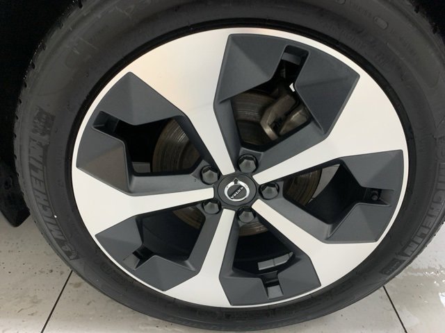 Certified 2024 Volvo XC40 B5 Core image 8