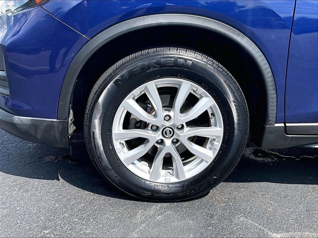 Used 2017 Nissan Rogue SV AWD/4WD image 7