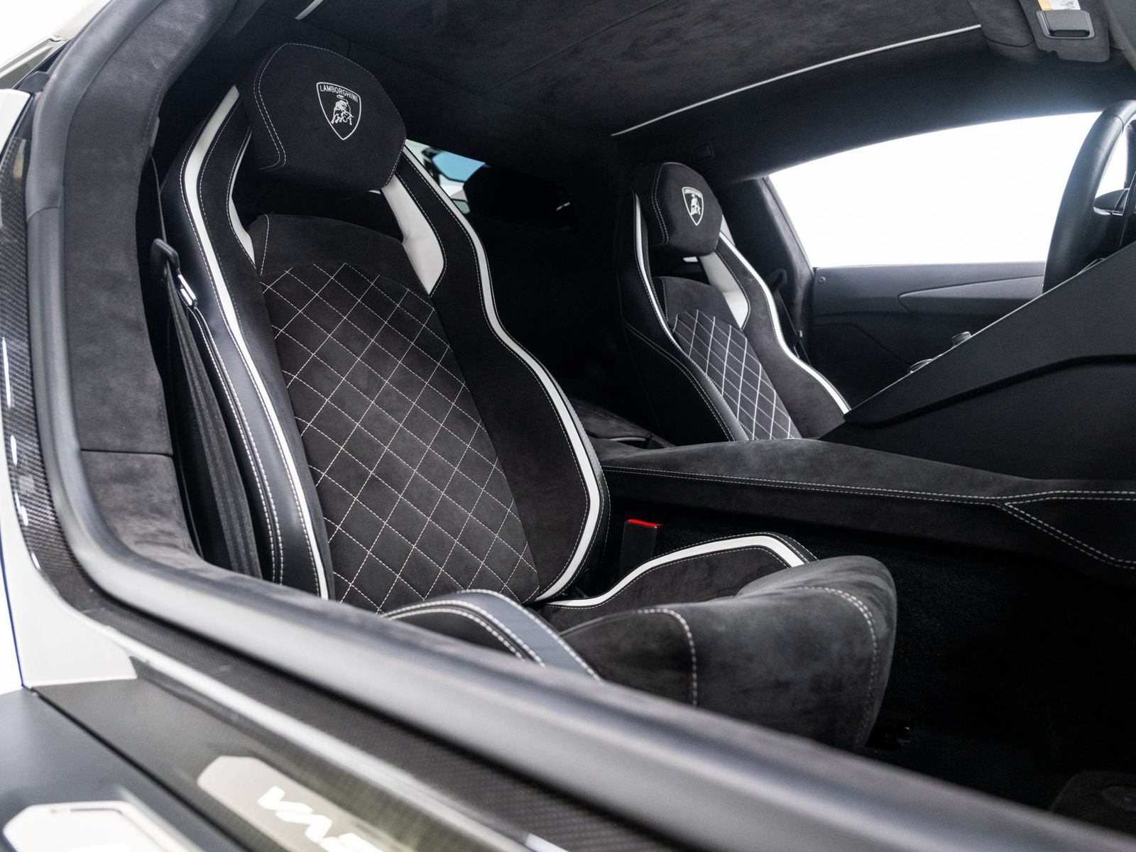 Used 2018 Lamborghini Aventador S AWD/4WD image 53