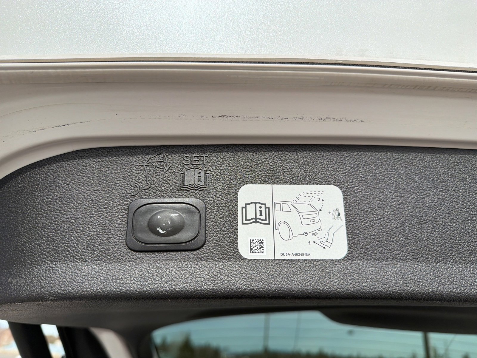 Used 2017 Ford Escape Titanium image 16