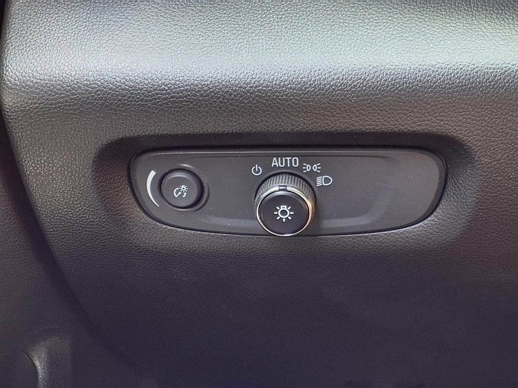 Used 2023 Chevrolet Traverse LT FWD image 17