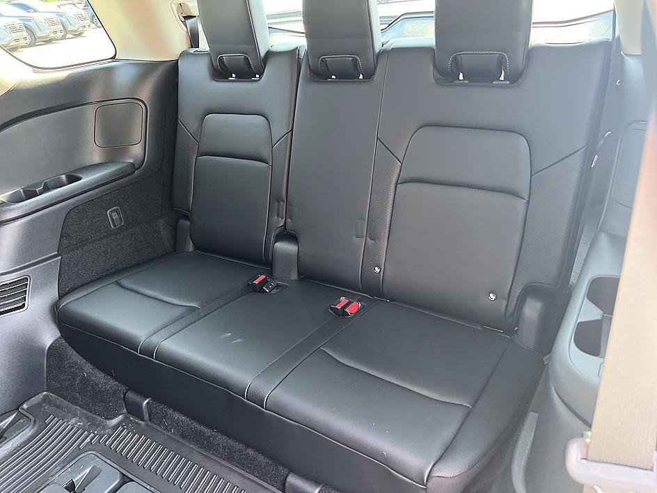 Certified 2025 Nissan Pathfinder SL FWD image 29